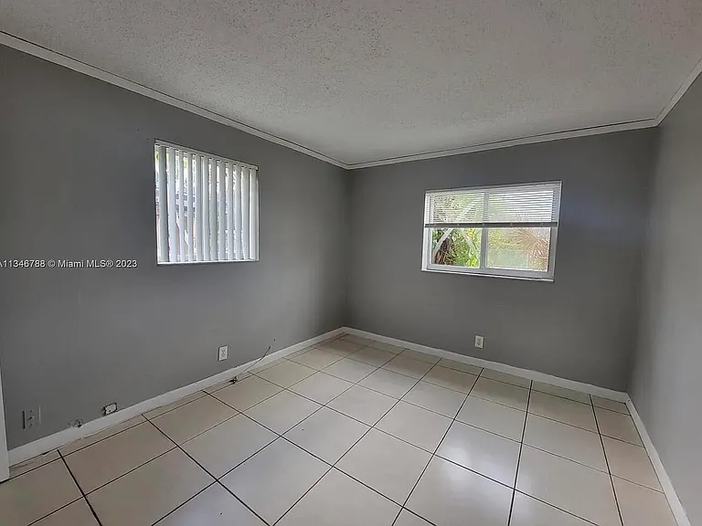 2070 NW 28th Ter — Photo 5