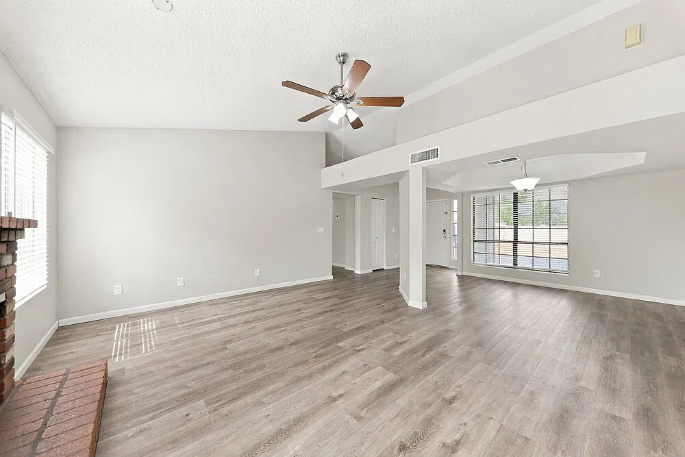 3 bed, 2.0 bath, 1495 sqft, $2,355 — Photo 4