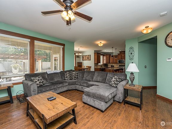 4th image of 22807 85th Avenue Ct E