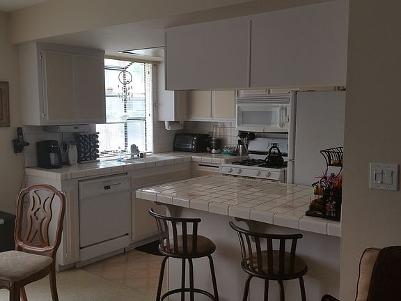 4th image of 4646 Don Lorenzo Dr APT D