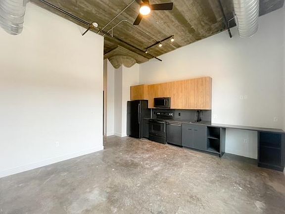 4th image of 415 N Garrison Ave #202