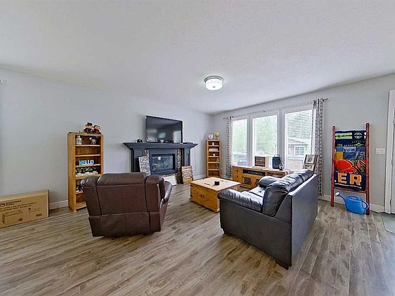 5th image of 2704 E Blueberry St