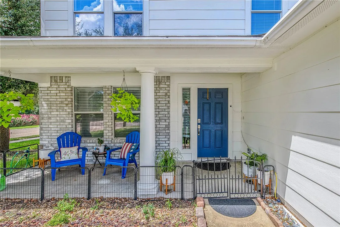4 bed, 2.5 bath, 1665 sqft, $2,200 — Photo 3