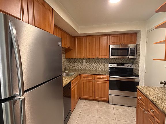 5th image of 9125 SW 77th Ave #103