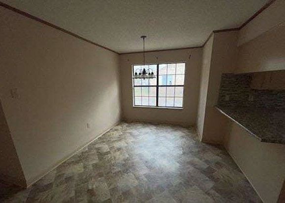 4th image of 10175 White Oak Dr