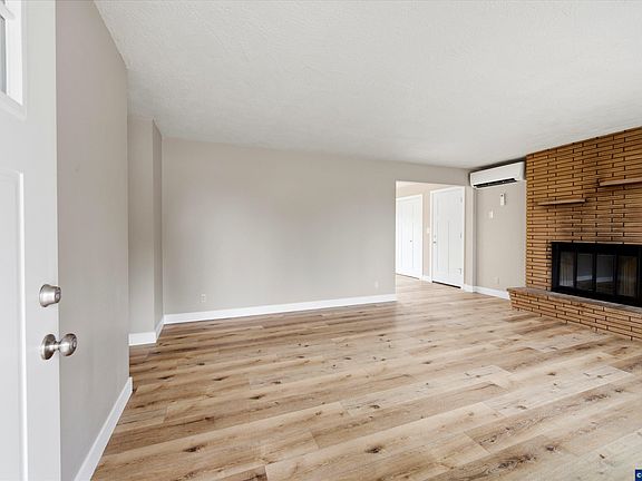 4th image of 4710 12th Ave NE