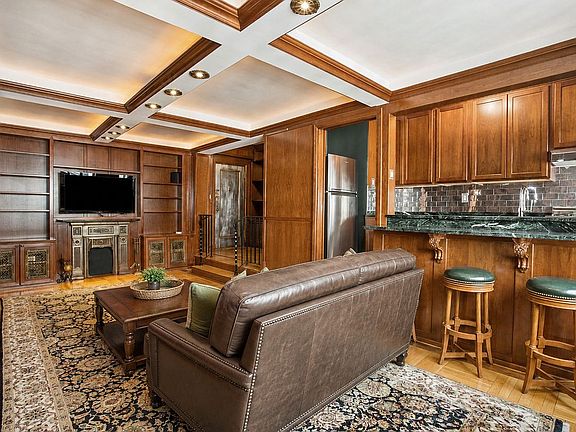 4th image of 20 E 35th St APT 9L