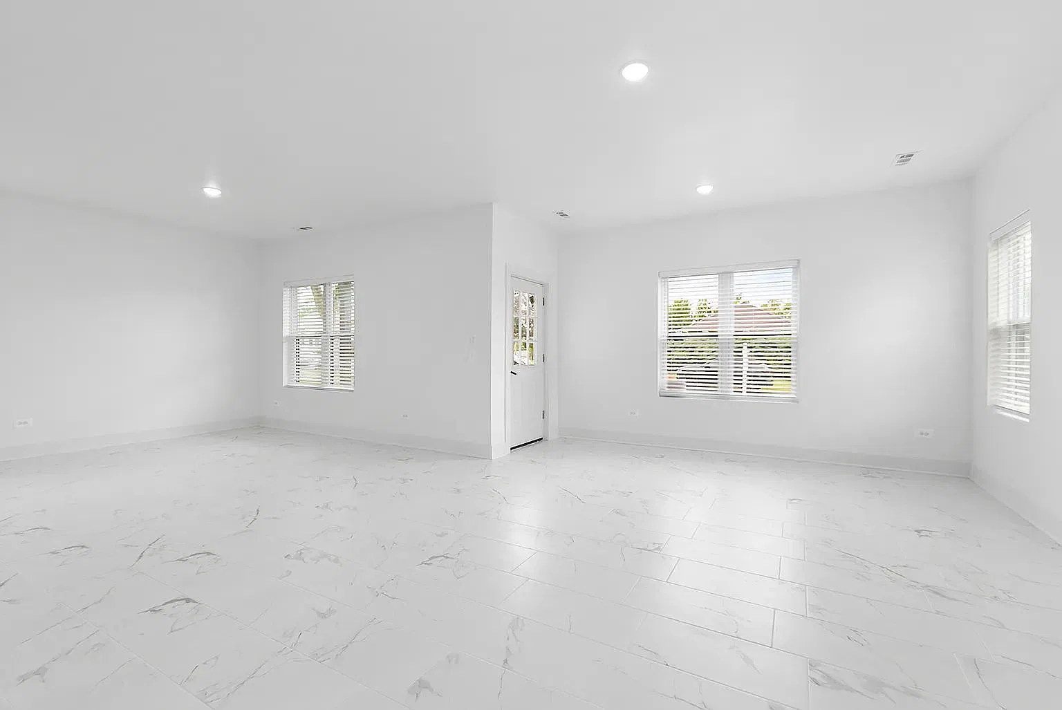 3 bed, 2.0 bath, 1900 sqft, $3,250 — Photo 4