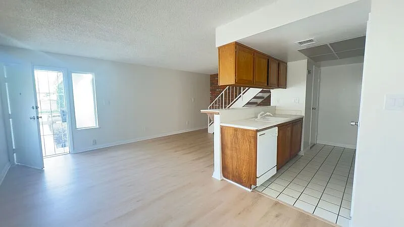 2 bed, 1.0 bath, 836 sqft, $2,600 — Photo 3