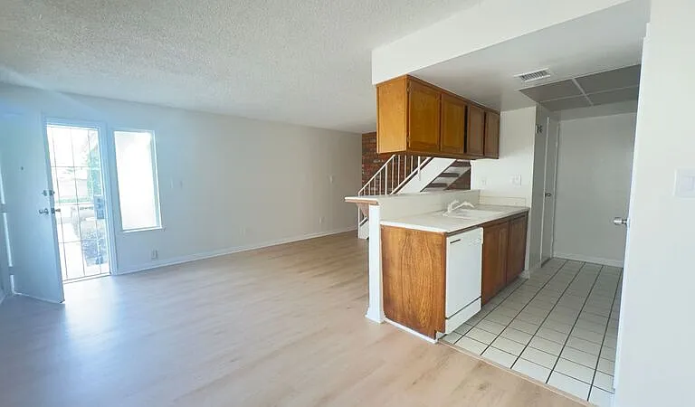 3026 Winfield Ave — Photo 3