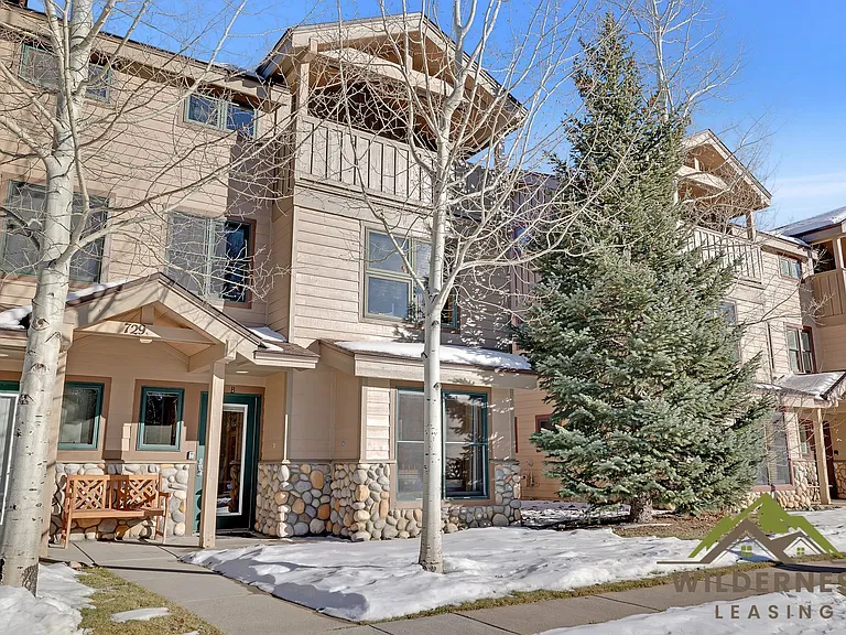 729B Meadow Dr — Photo 4