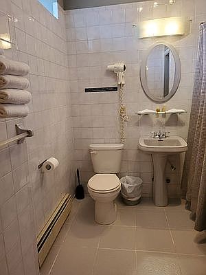 2nd image of 140 E 81st St #1D