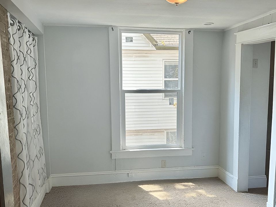 Entry / Sitting / Dining room