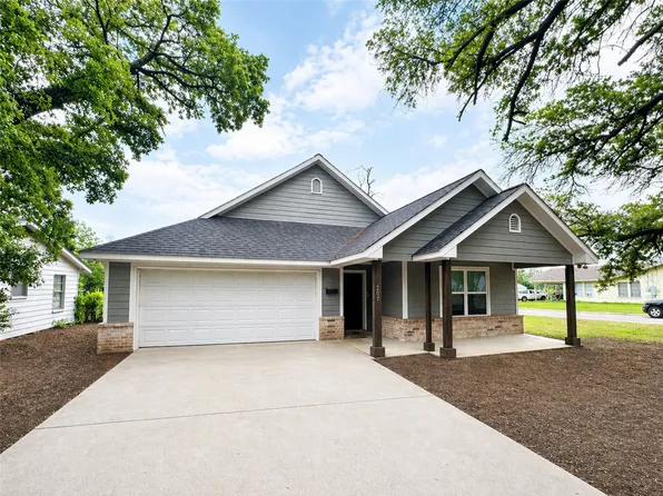 207 E McCoulskey St, Terrell, TX 75160