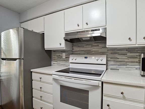 3rd image of 7328 Pebblestone Dr APT B