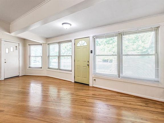 5th image of 3233 Cole Ave