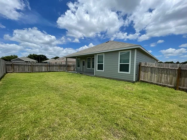 3 bed, 1891 sqft, $1,950 — Photo 3