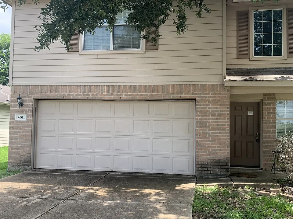 6811 Waterlilly View Ln
