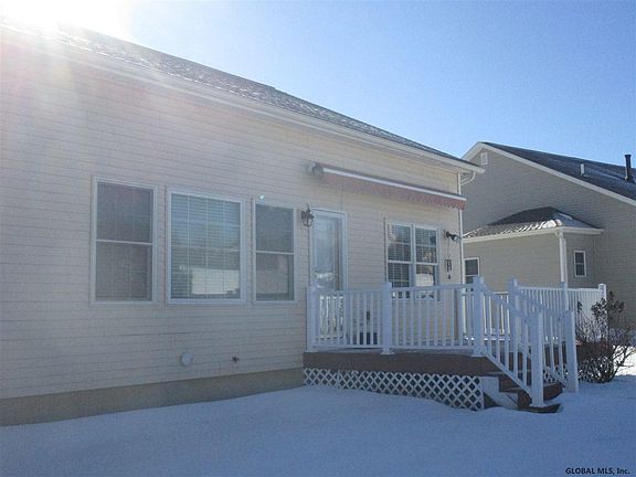 5th image of 28 Hampton Cir