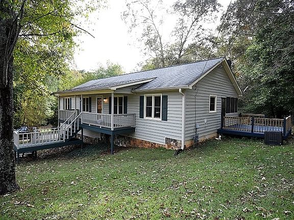 3rd image of 204 Valley Brook Dr