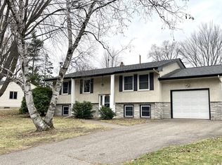2787 Fernwood St, Roseville, MN 55113
