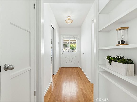 5th image of 13036 Magnolia Blvd