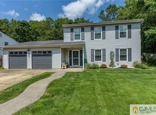 4 Yellowstone Ln, Howell, NJ 07731