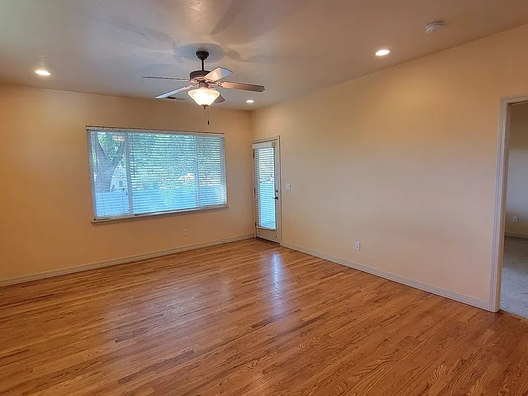 2835 Brittany Dr — Photo 13