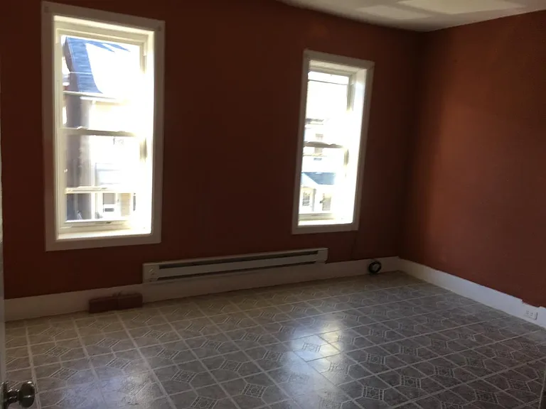 523 Cedar St — Photo 16