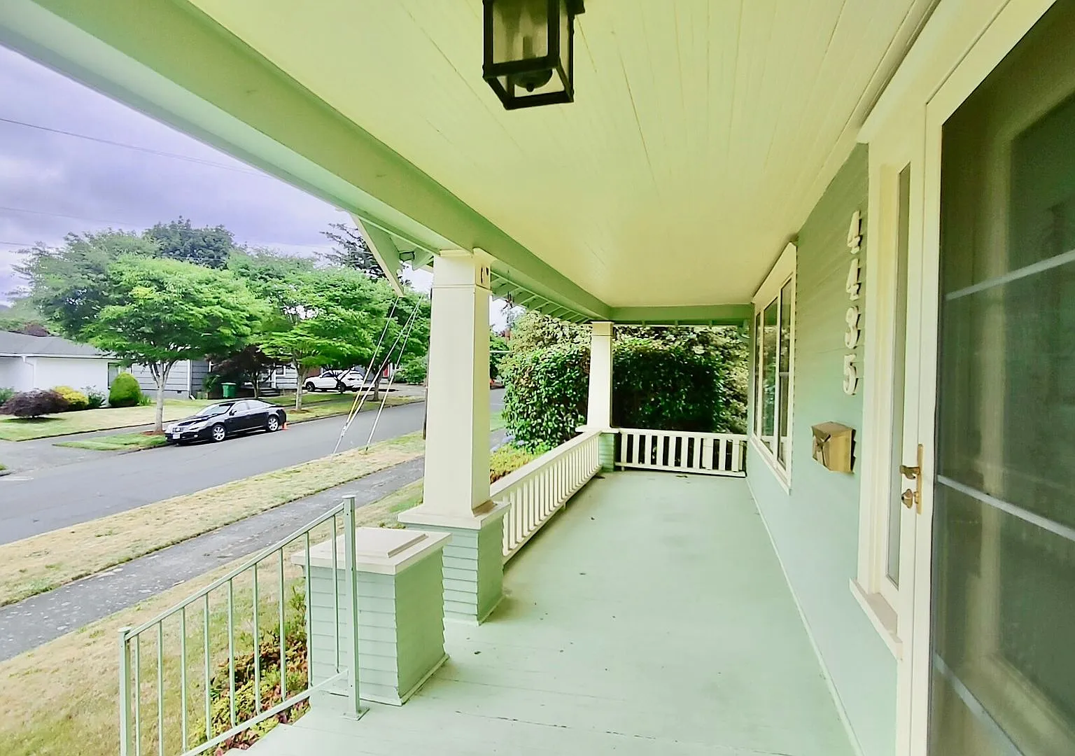 Gorgeous Craftsman-Style 5 Bedroom Home Located in the Sought After Roseway Neighborhood! — Photo 4