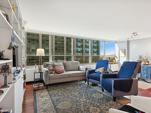 3rd image of 3550 N Lake Shore Dr APT 520