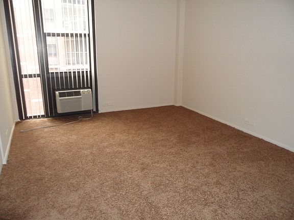 5th image of 2921 S Michigan Ave APT 414