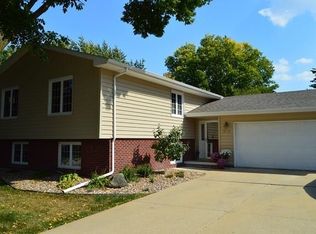 3926 Heritage Rd, Cedar Falls, IA 50613