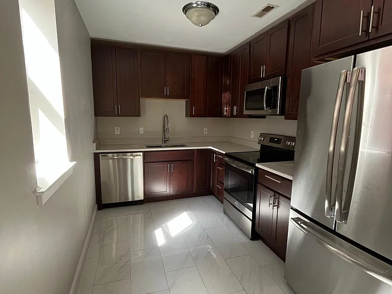 840 Lincoln Ave #2 — Photo 2