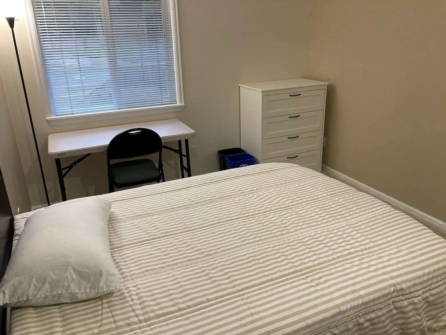 7 bed, 3150 sqft, $950 — Photo 2