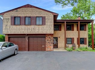 2040 Vine Dr, Merrick, NY 11566