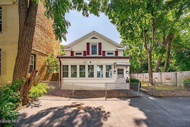 3rd image of 522 1st Avenue