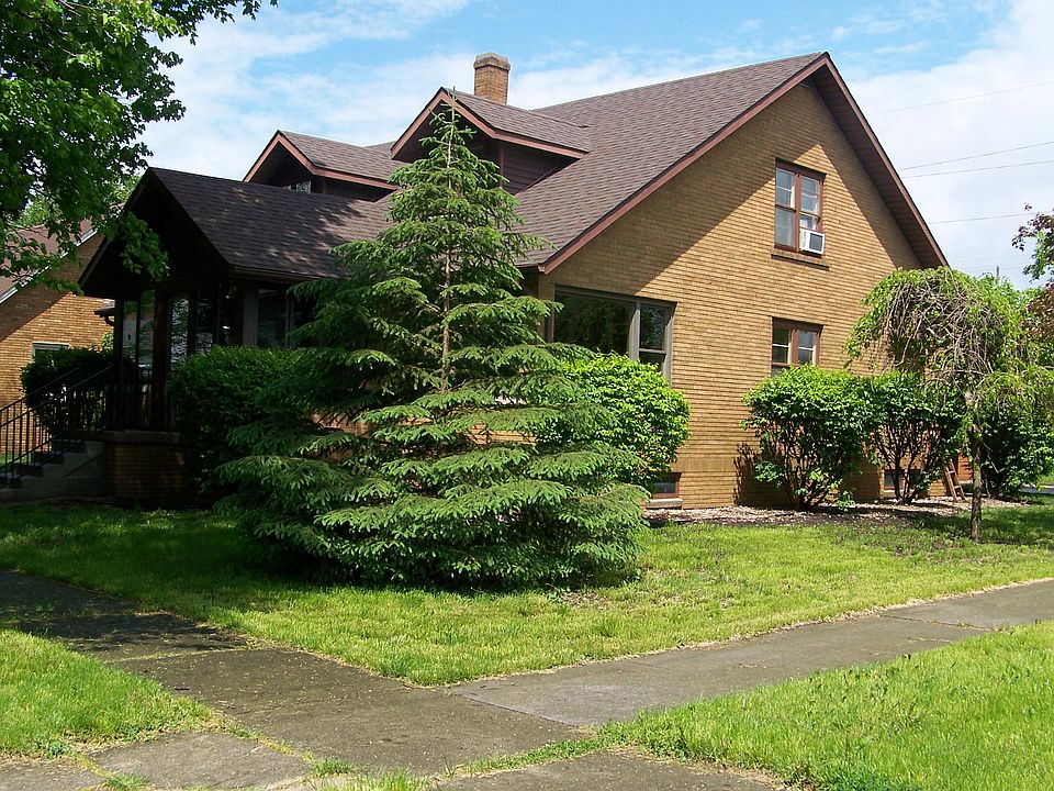1st image of 300 W Elm St