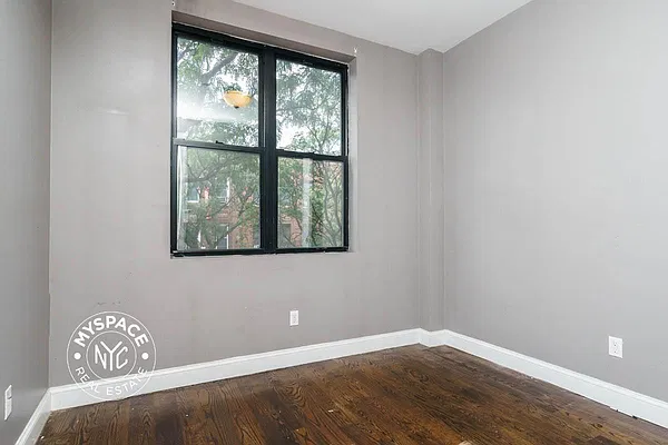 Bedroom, photo 1