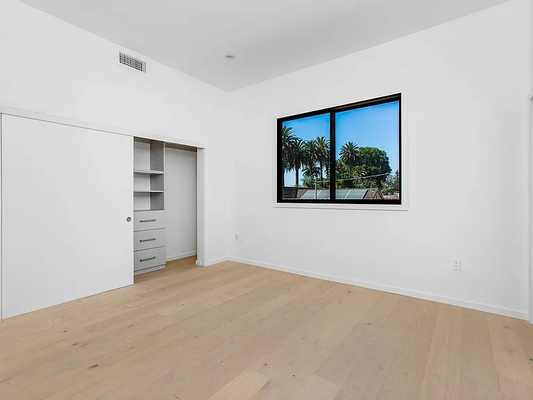 2017 S Redondo Blvd #4 — Photo 6