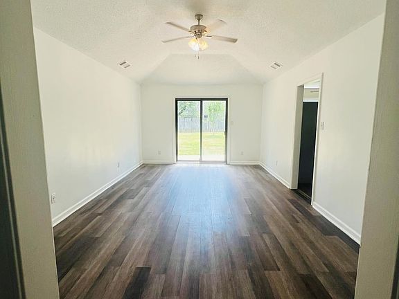 4th image of 63 Parkwood Ln