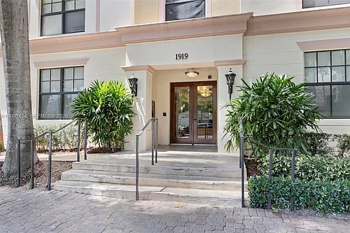 1919 Van Buren St #417A Photo 1