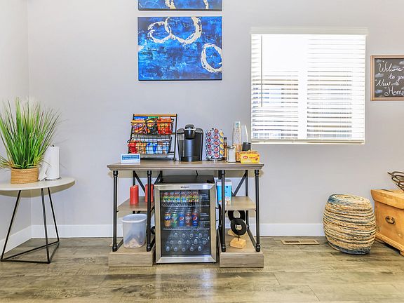 5th image of 2713 Arlington Dr #405