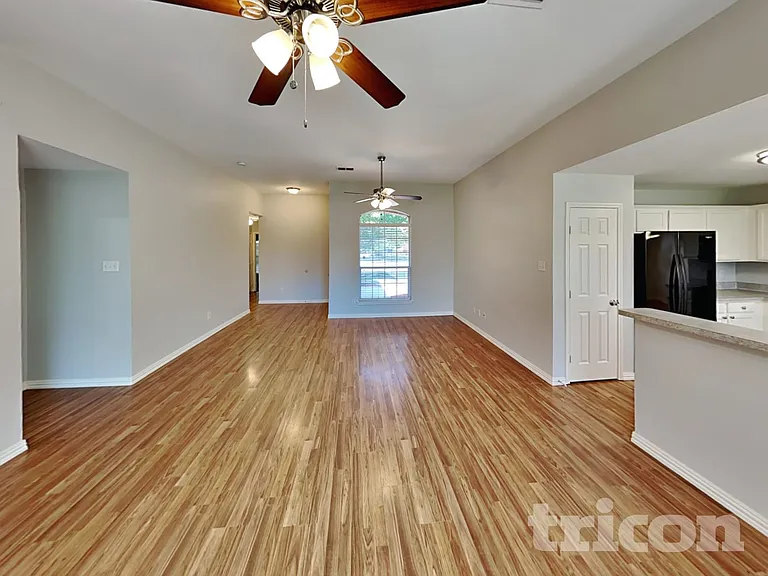 1012 Rachel St — Photo 3