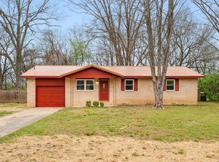 126 Pleasant St, West Fork, AR 72774