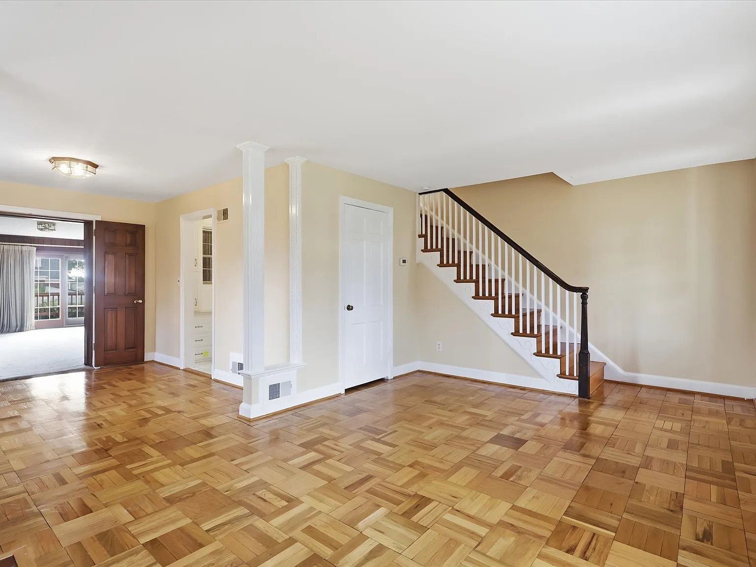 3 bed, 2.5 bath, 2090 sqft, $4,500 — Photo 2