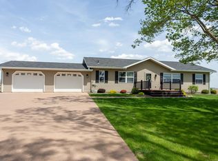 11244 Settlement Rd, Cassville, WI 53806