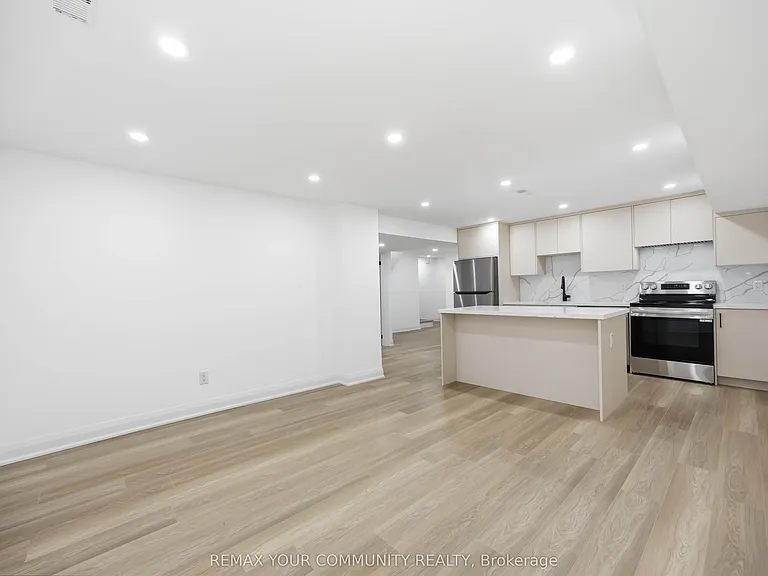 55 Cocksfield Ave #LOWER — Photo 8