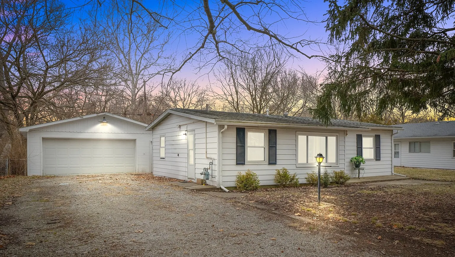 1311 Rosewood Dr photo 1