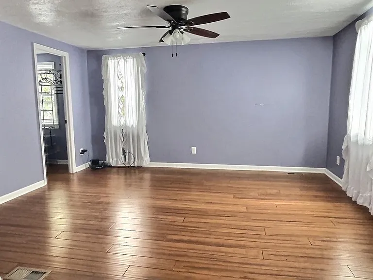 437 New Castle St — Photo 24